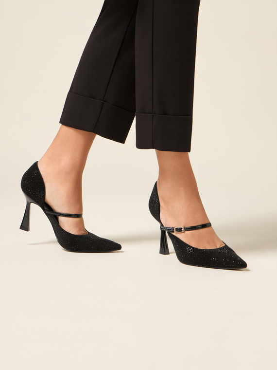Pumps with appliqu&eacute;s and ankle strap