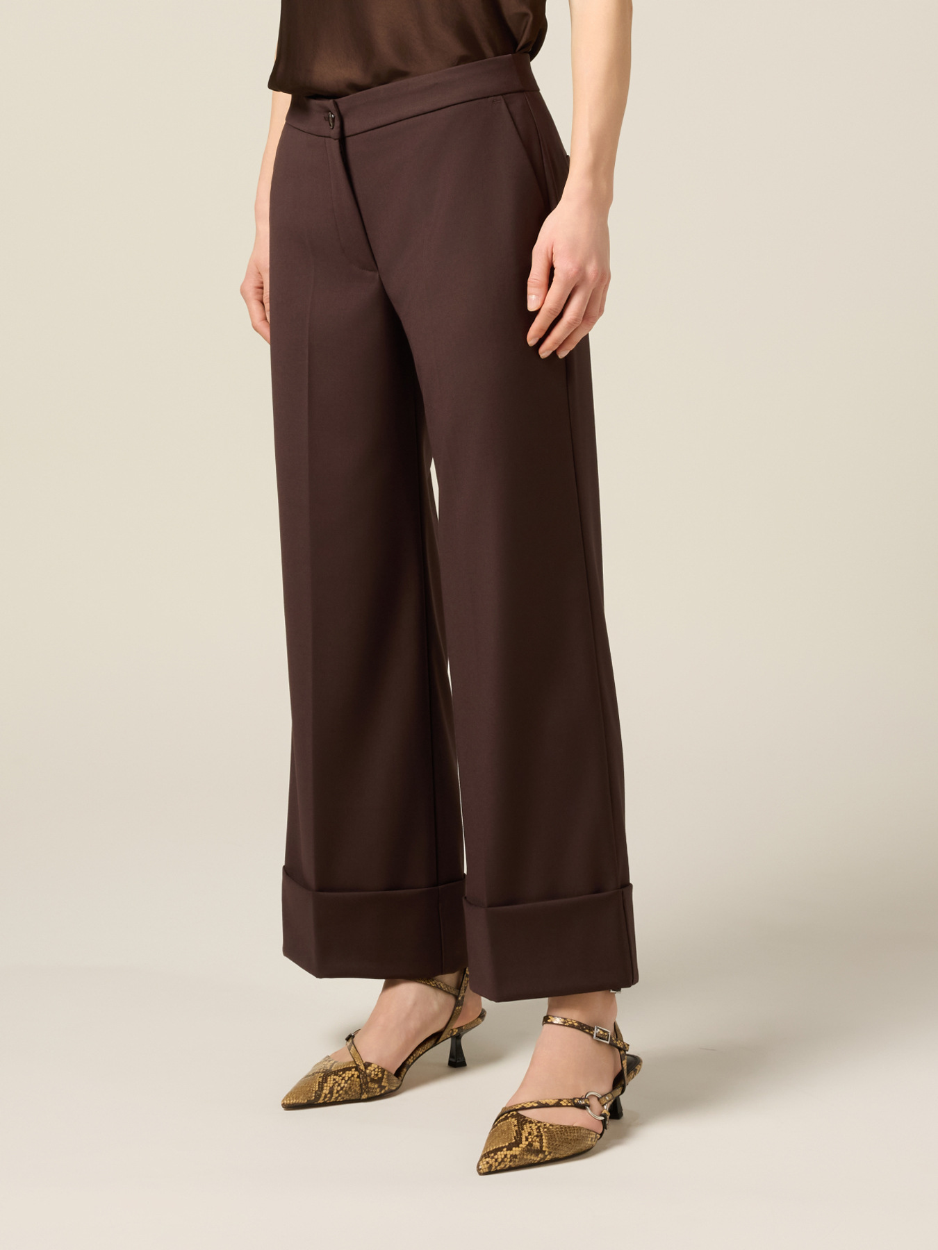 Pantalones palazzo cropped de franela image number 3