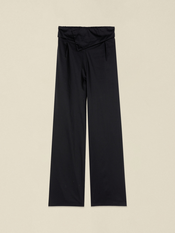 Pantaloni wide leg con baschina in vita