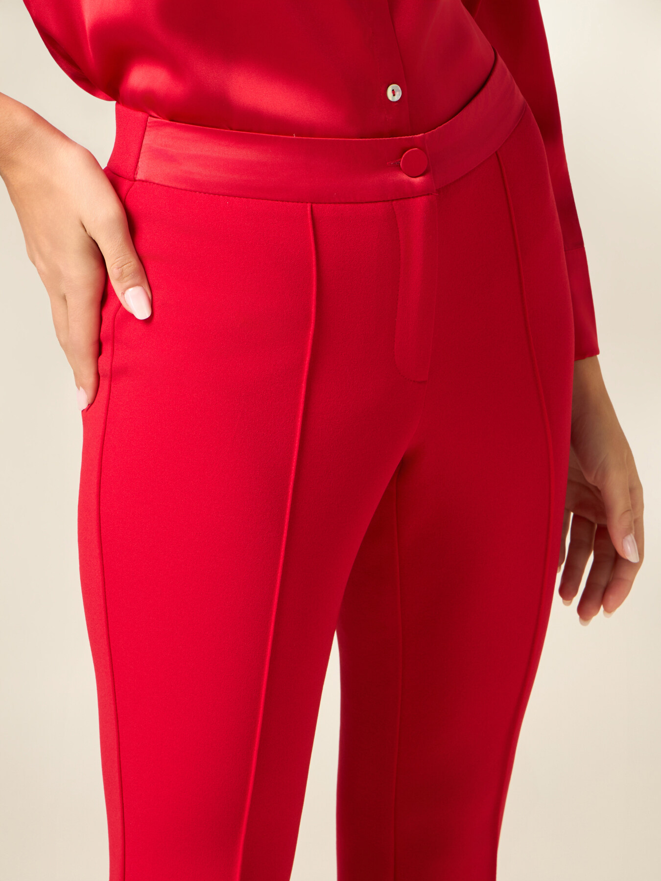 Pantaloni flare in tessuto cr&ecirc;pe image number 2