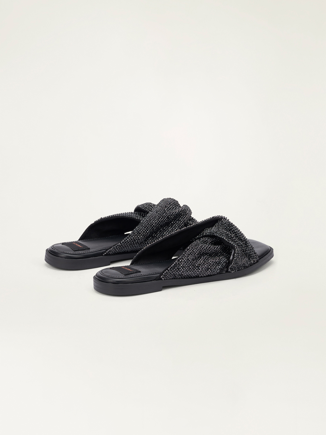 Flache Pantoletten mit Knoten image number 3