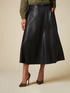 Jupe midi en tissu enduit image number 3