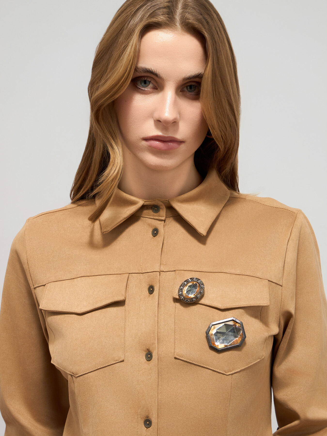 Camisa efecto ante con alfileres image number 2