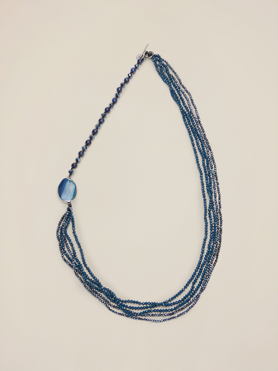 Collana multifilo con elemento centrale