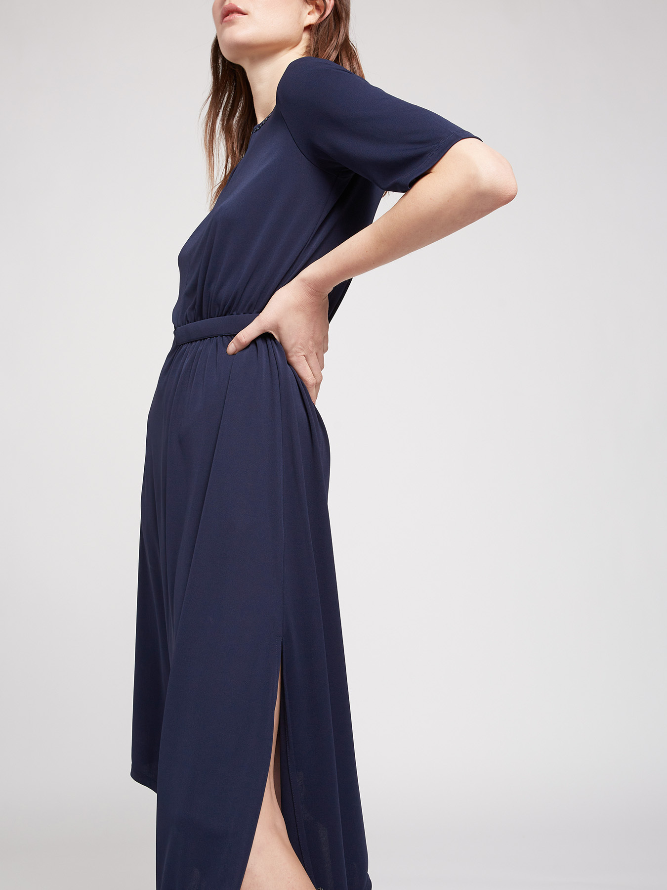 Short-sleeved dress with beads image number 2