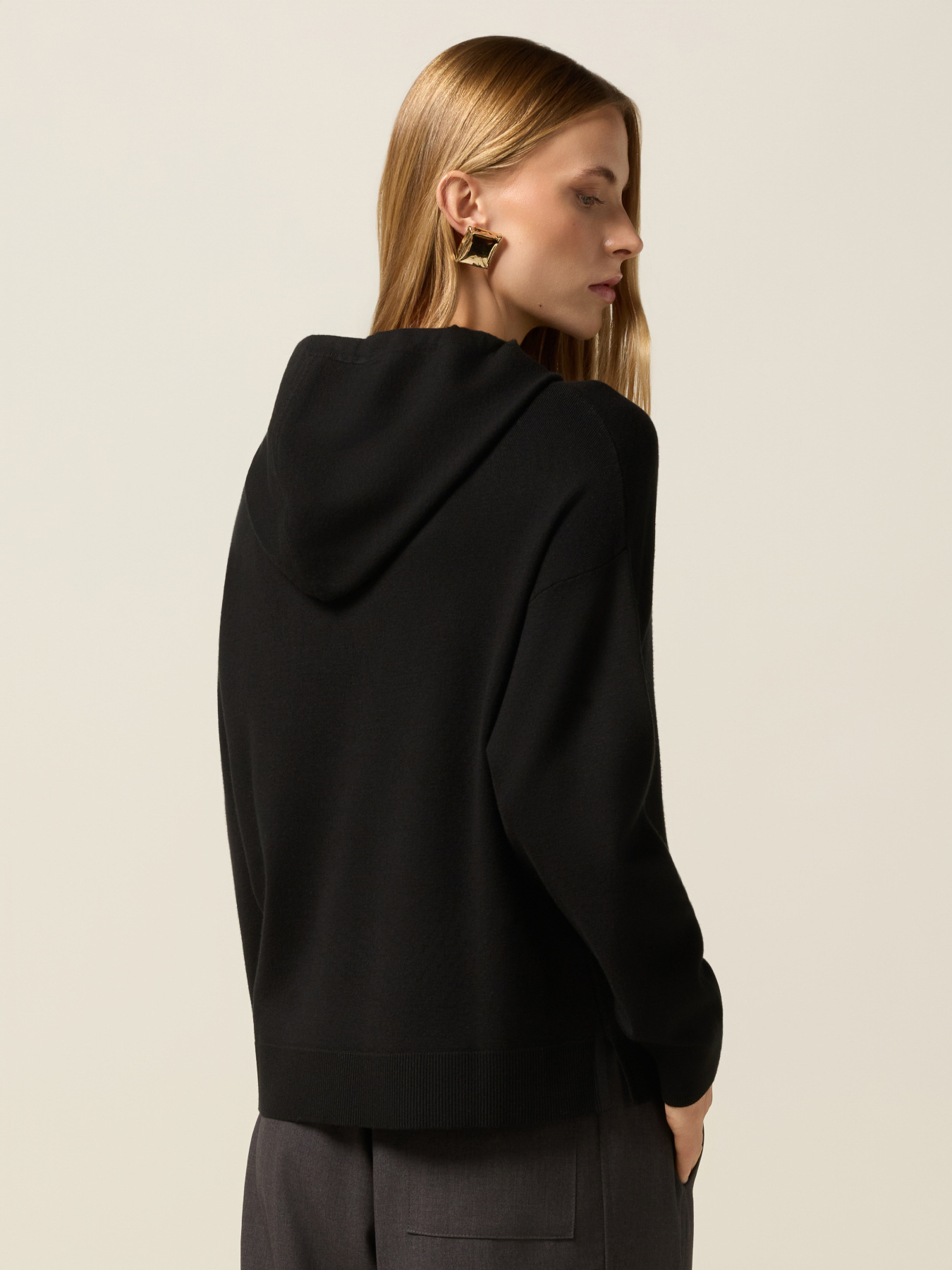 Sudadera con capucha y lentejuelas image number 1