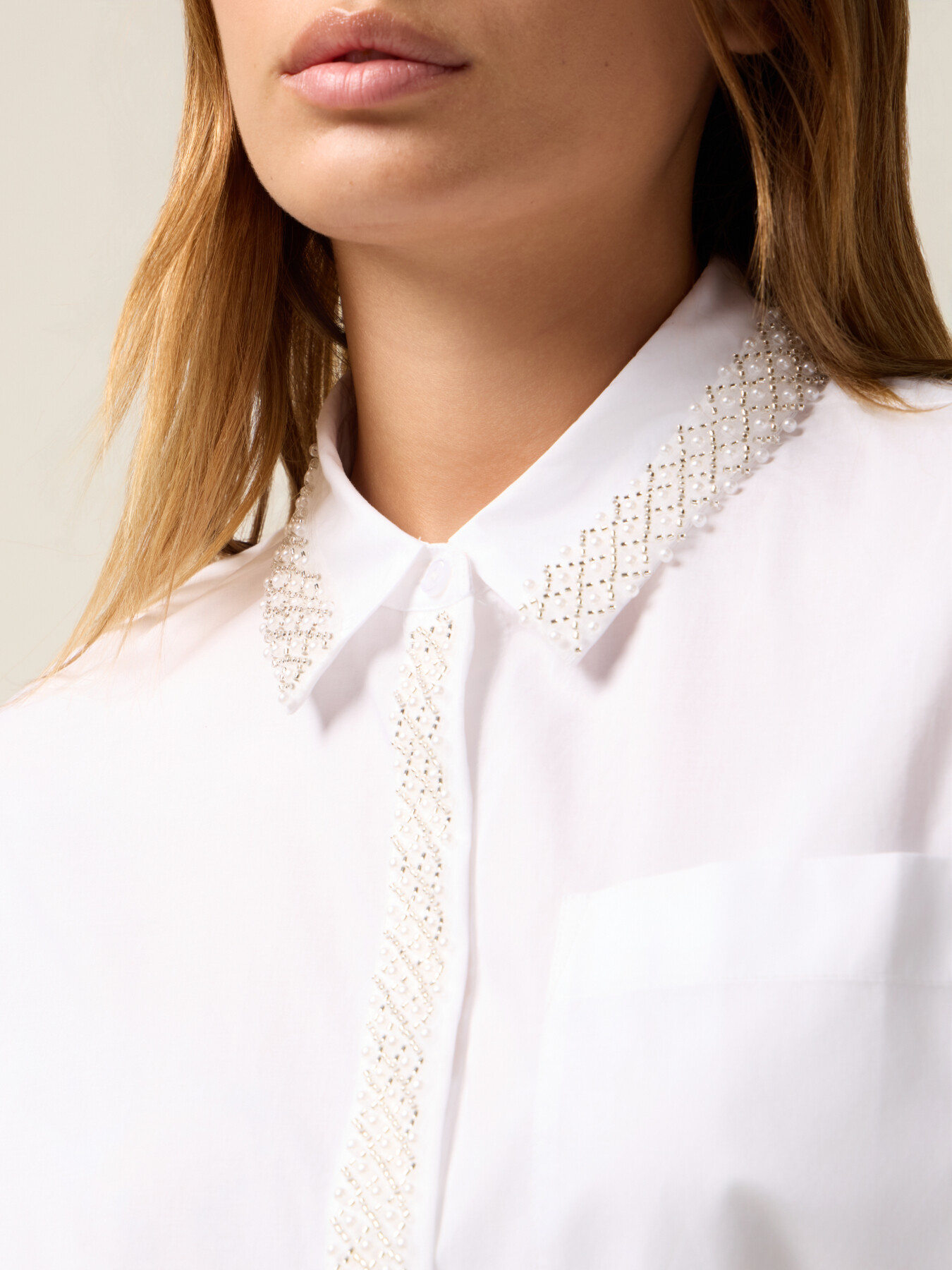 Camisa con bordado de cuentas image number 2