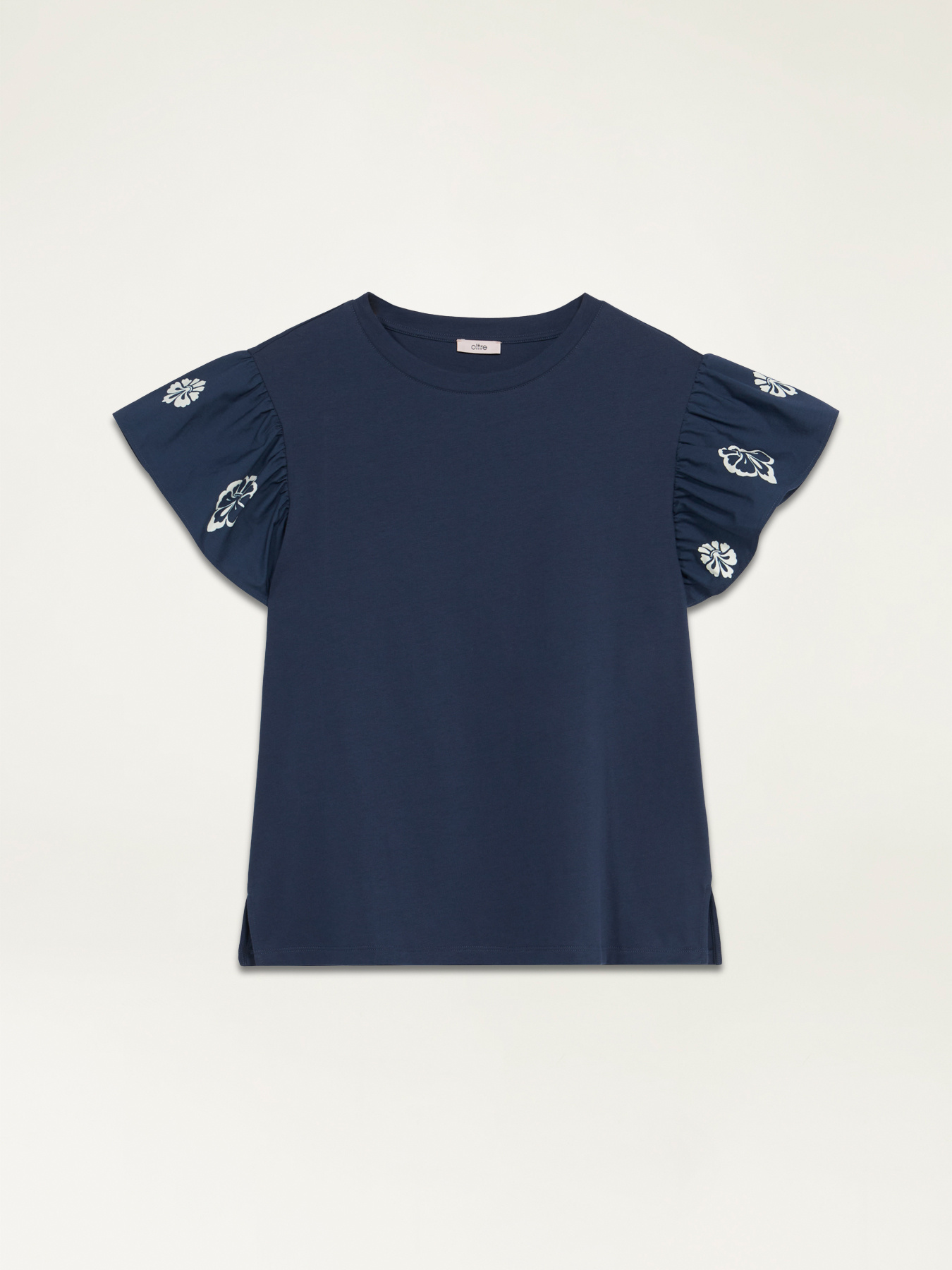 T-shirt with pattern sleeves image number 3