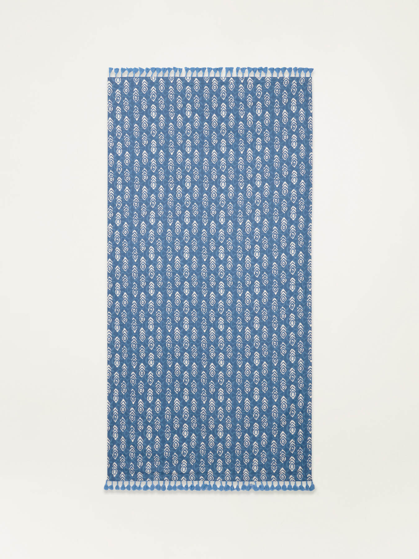 Beach towel with terry cloth lining image number 1