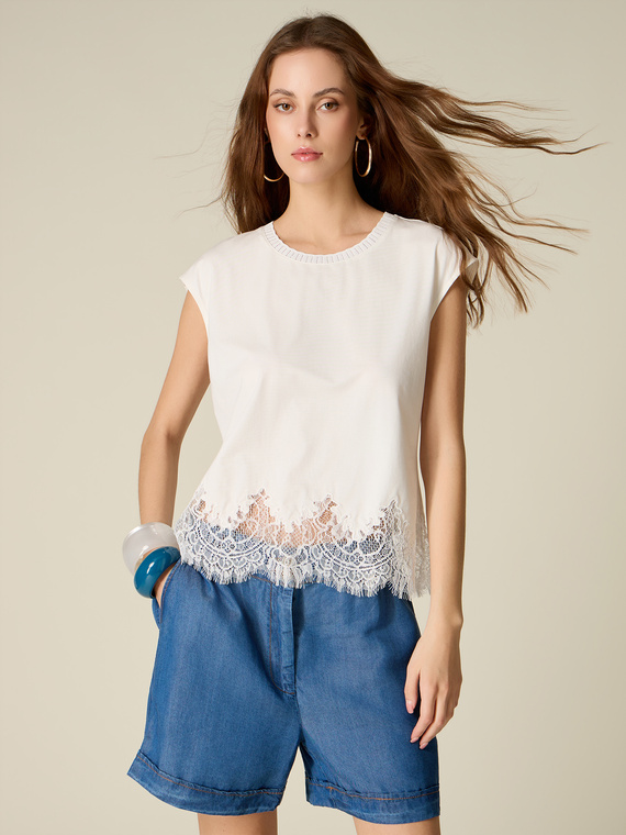 T-shirt with lace insert