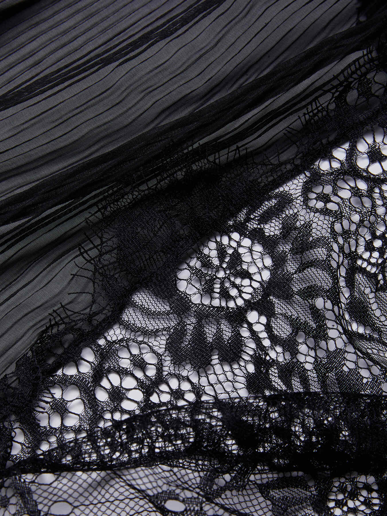 Plissee-Schal mit Spitze image number 2