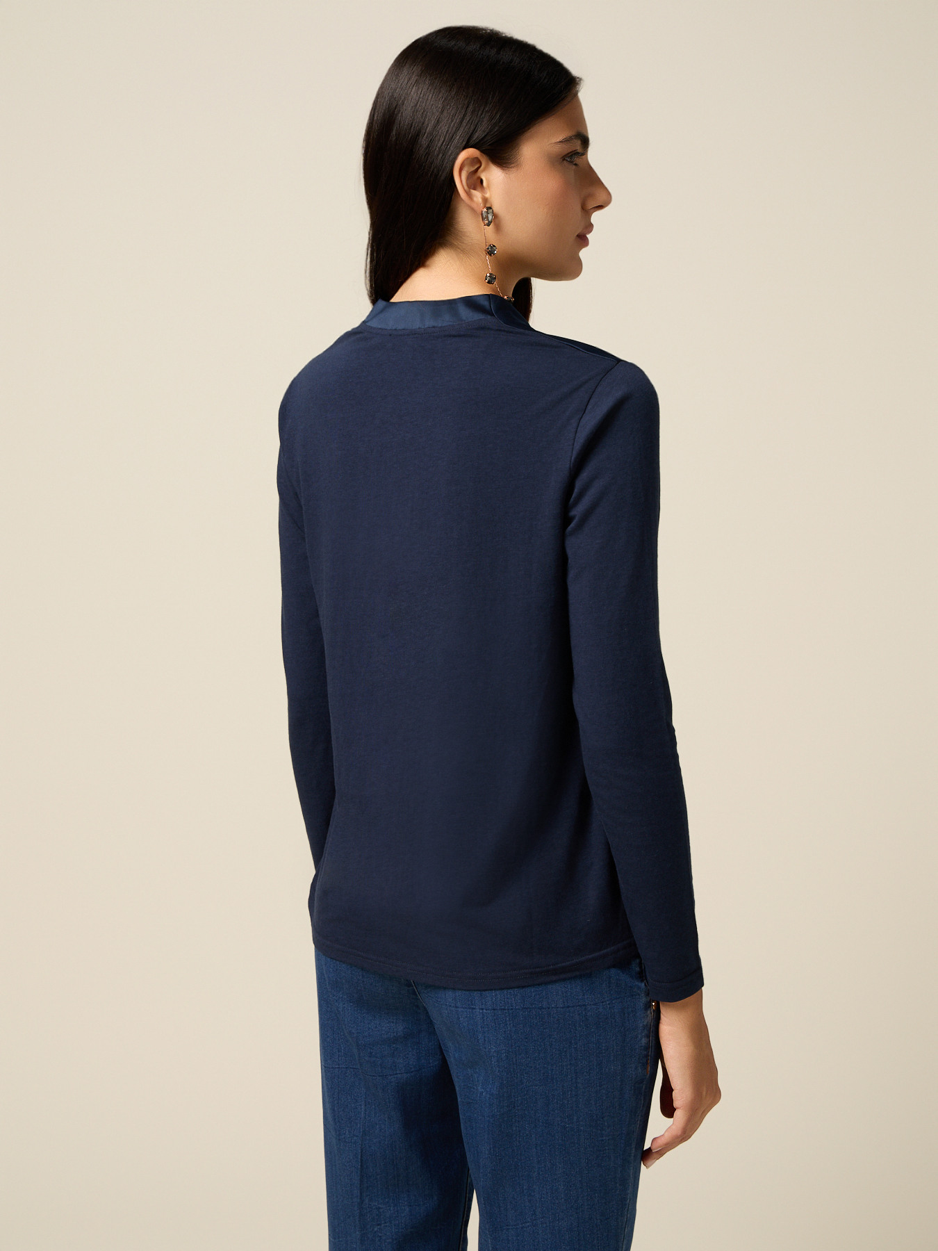 Two-material V-neck T-shirt image number 1