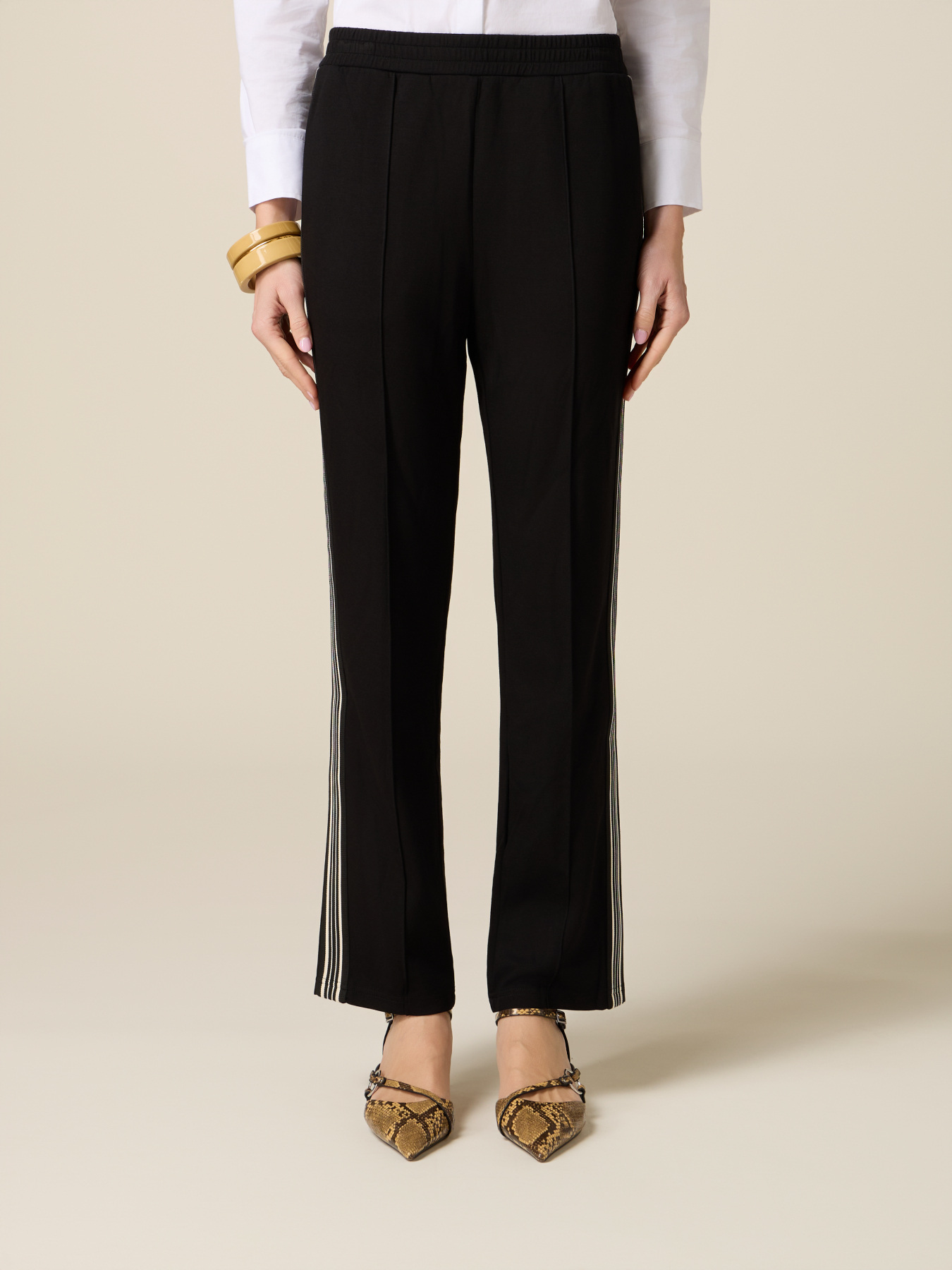 Joggers mit zweifarbigem Tape image number 3