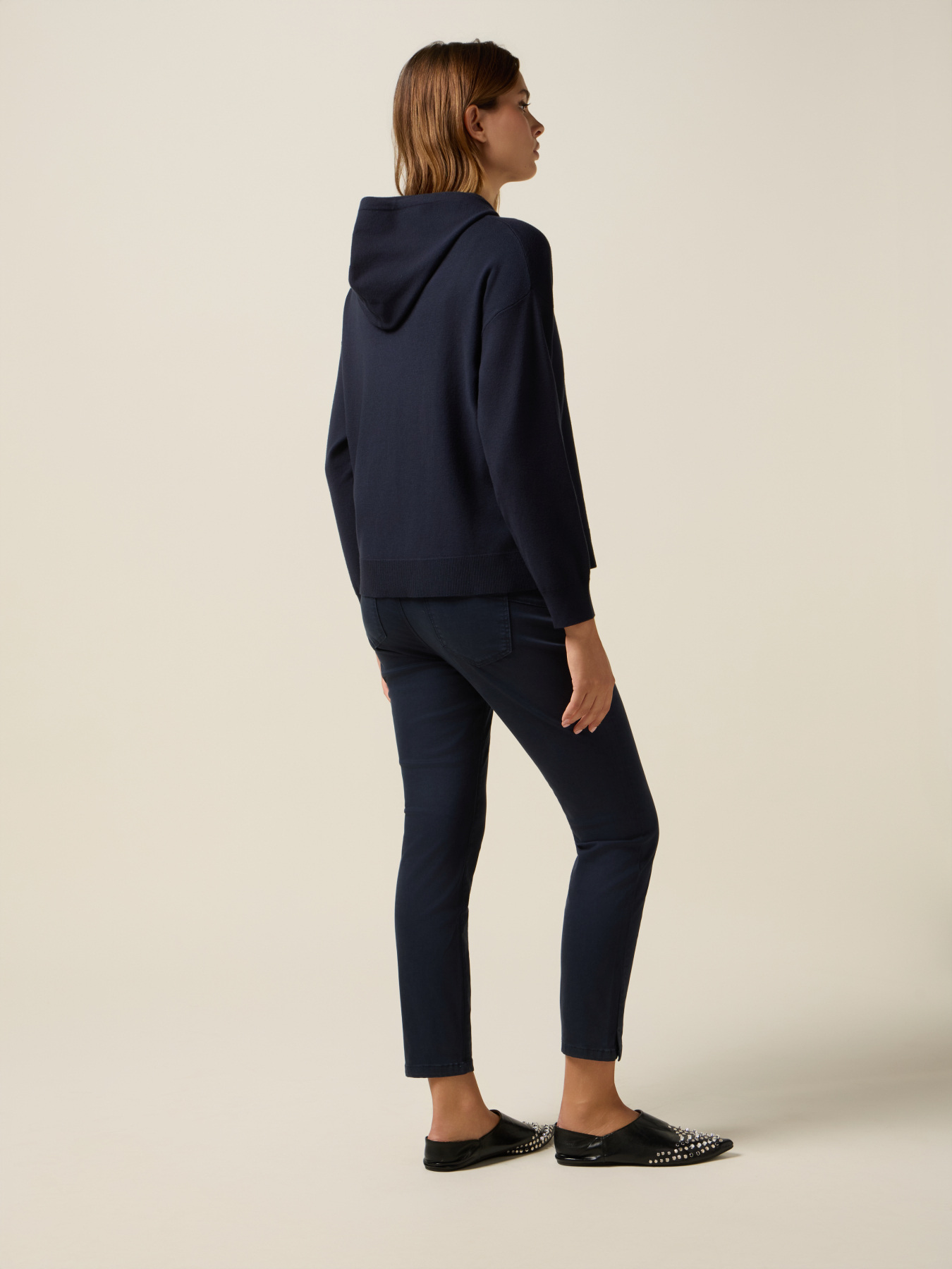 Kapuzenpullover mit Pailletten image number 1