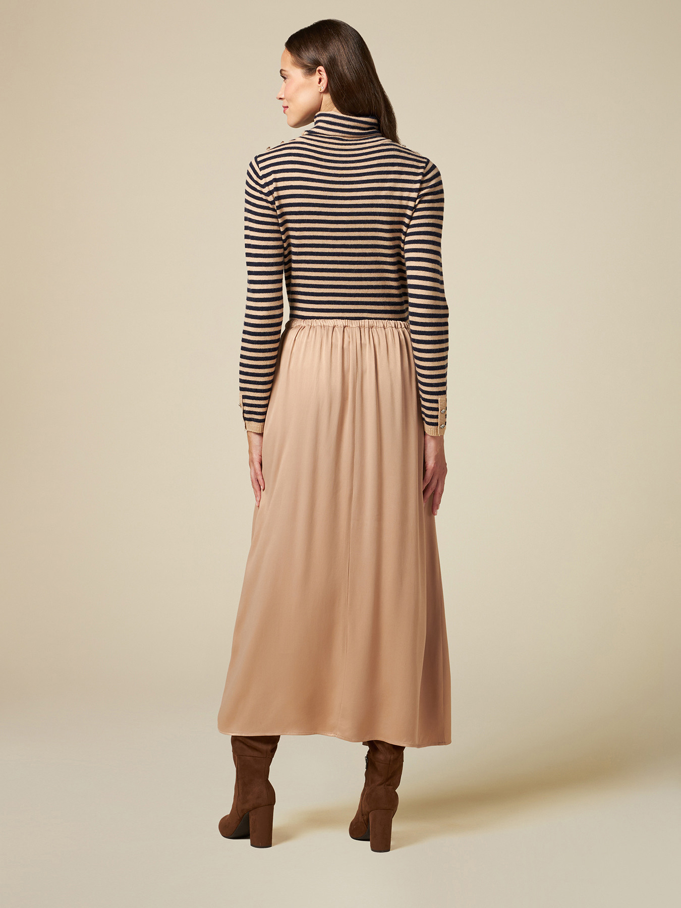 Jupe mi-longue en satin image number 1