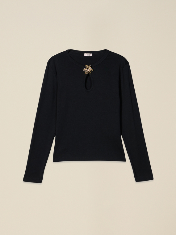 T-shirt with decorative appliqu&eacute;s