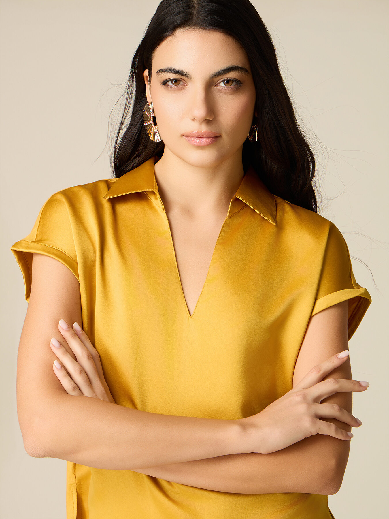 Two-material V-neck T-shirt image number 2