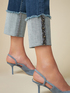 Vaqueros cropped eco-friendly bajo vuelto y bordado joya image number 2