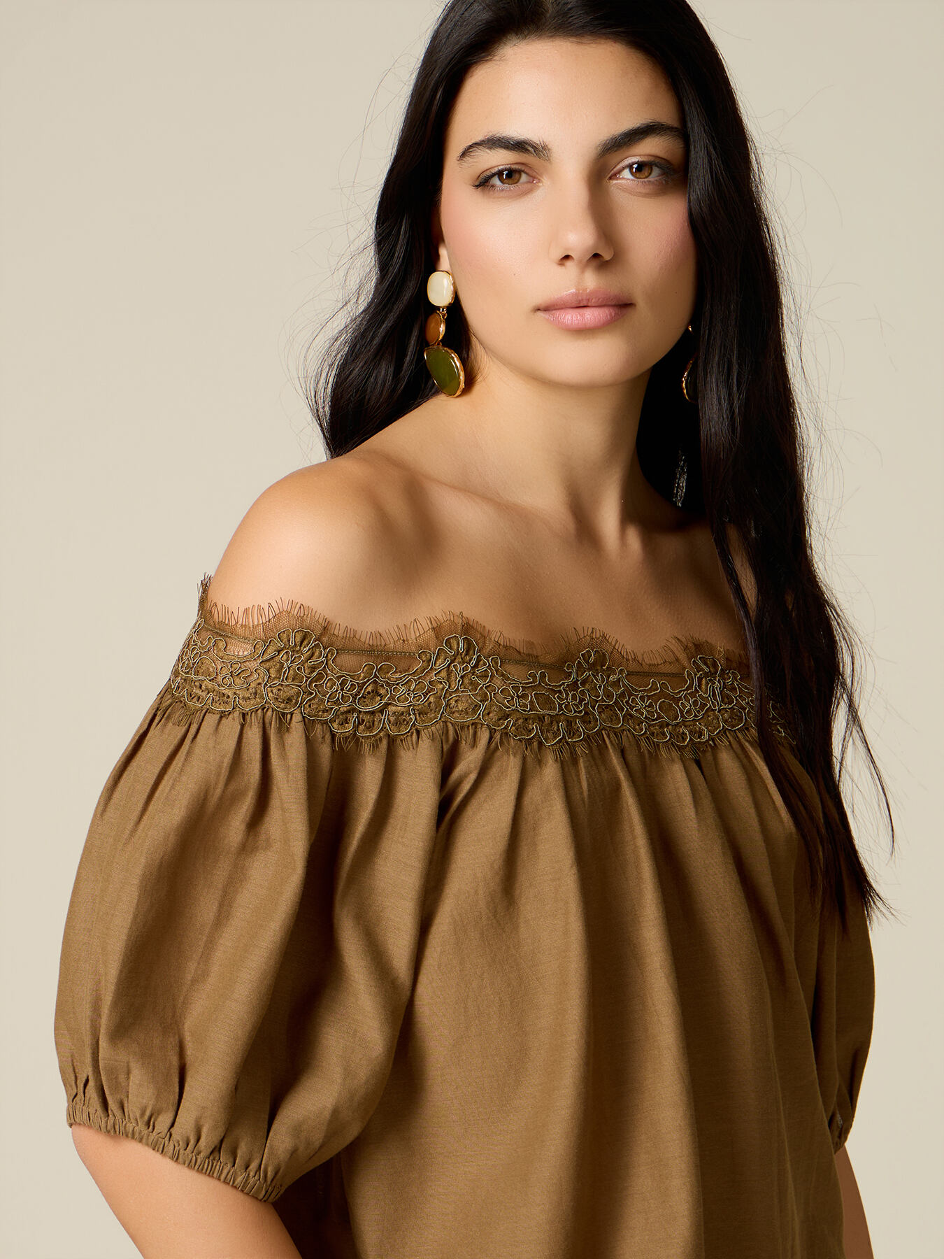 Blusa off shoulders con pizzo image number 2