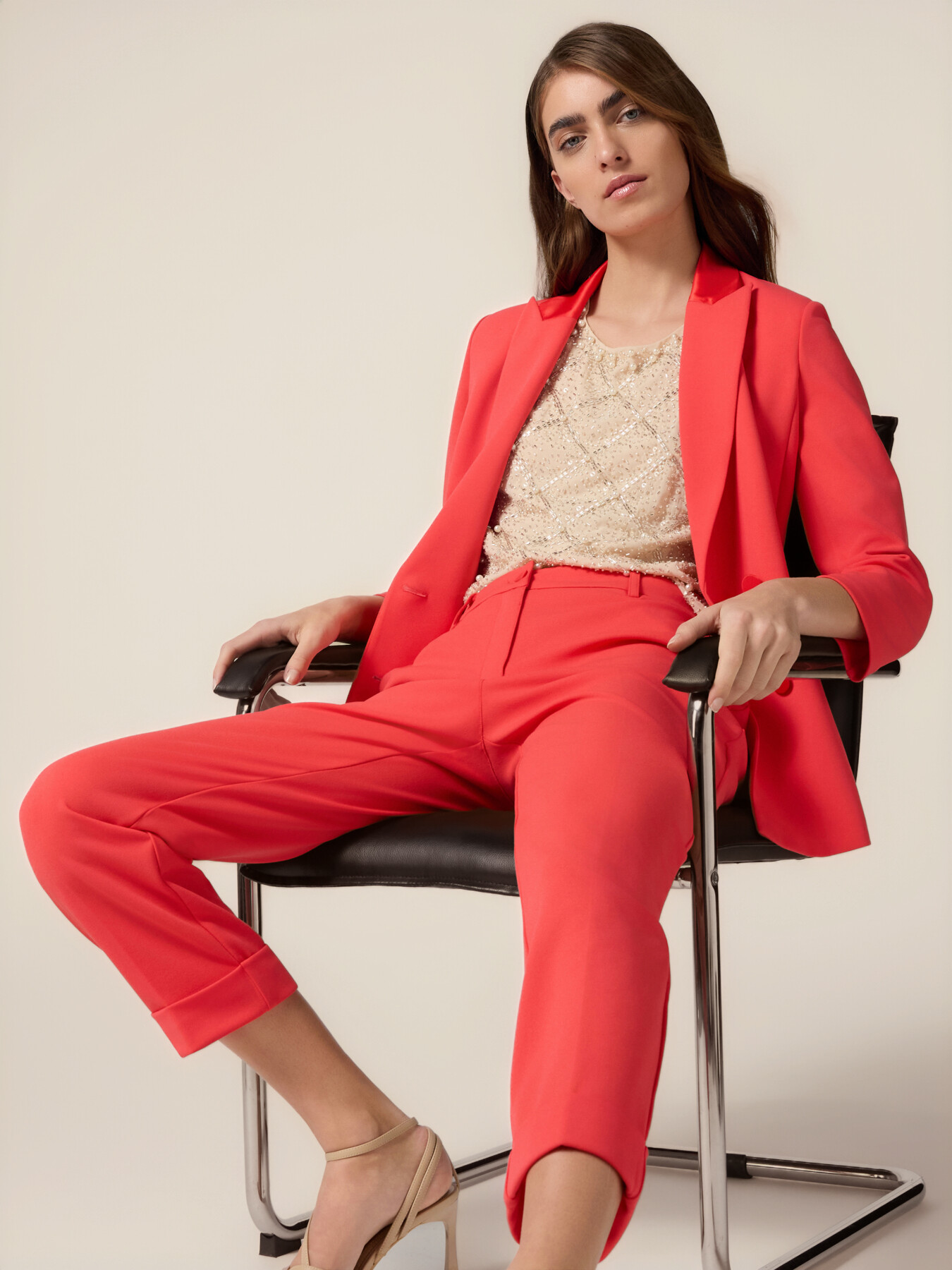 Pantaloni a sigaretta in tessuto cr&ecirc;pe image number 0