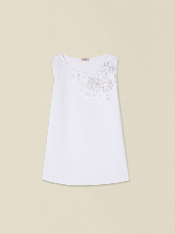 Cotton top with floral appliqu&eacute;s