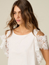T-shirt con maniche in pizzo e cut-out image number 2