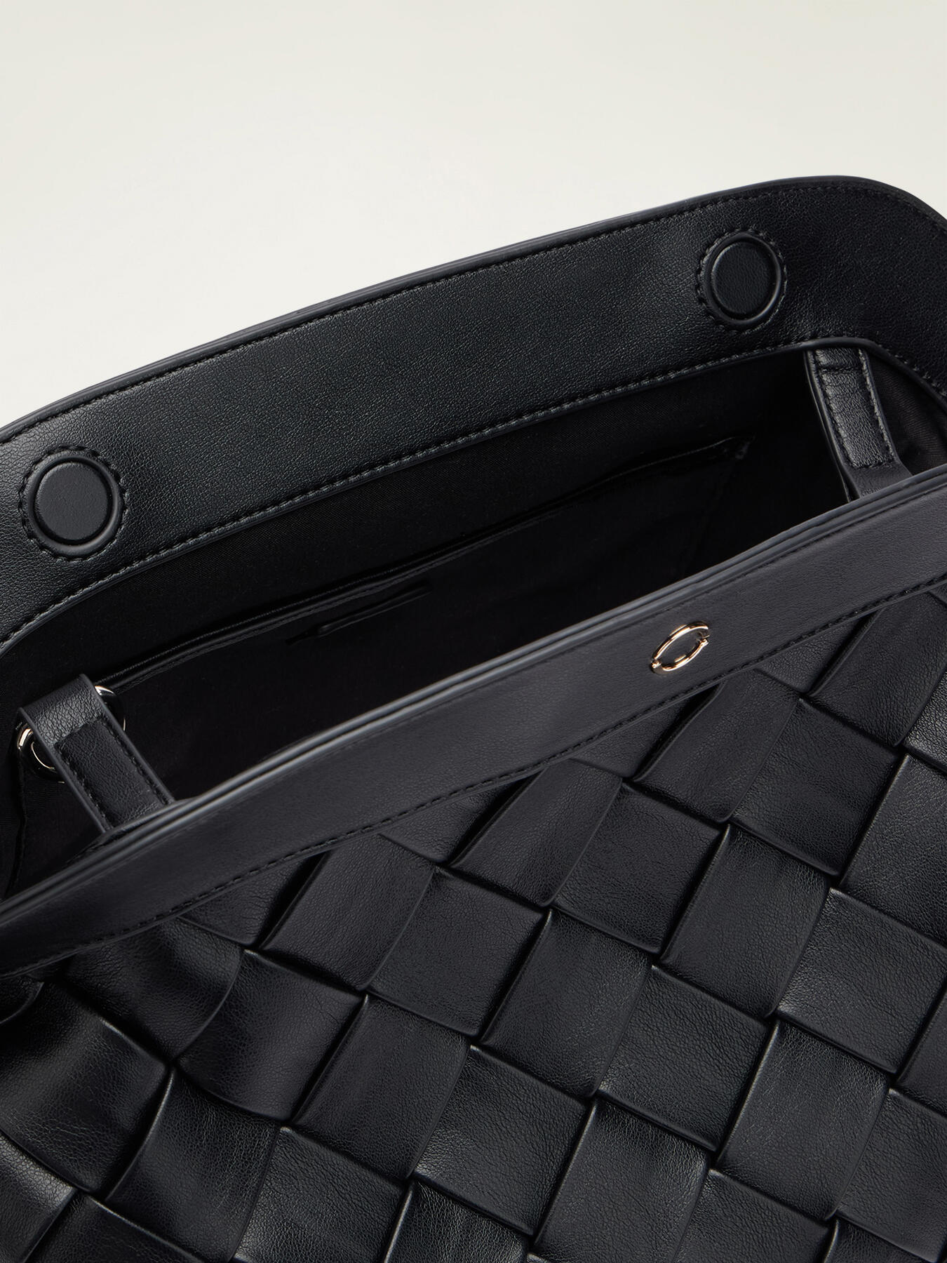 Maxi pouch intrecciata image number 4