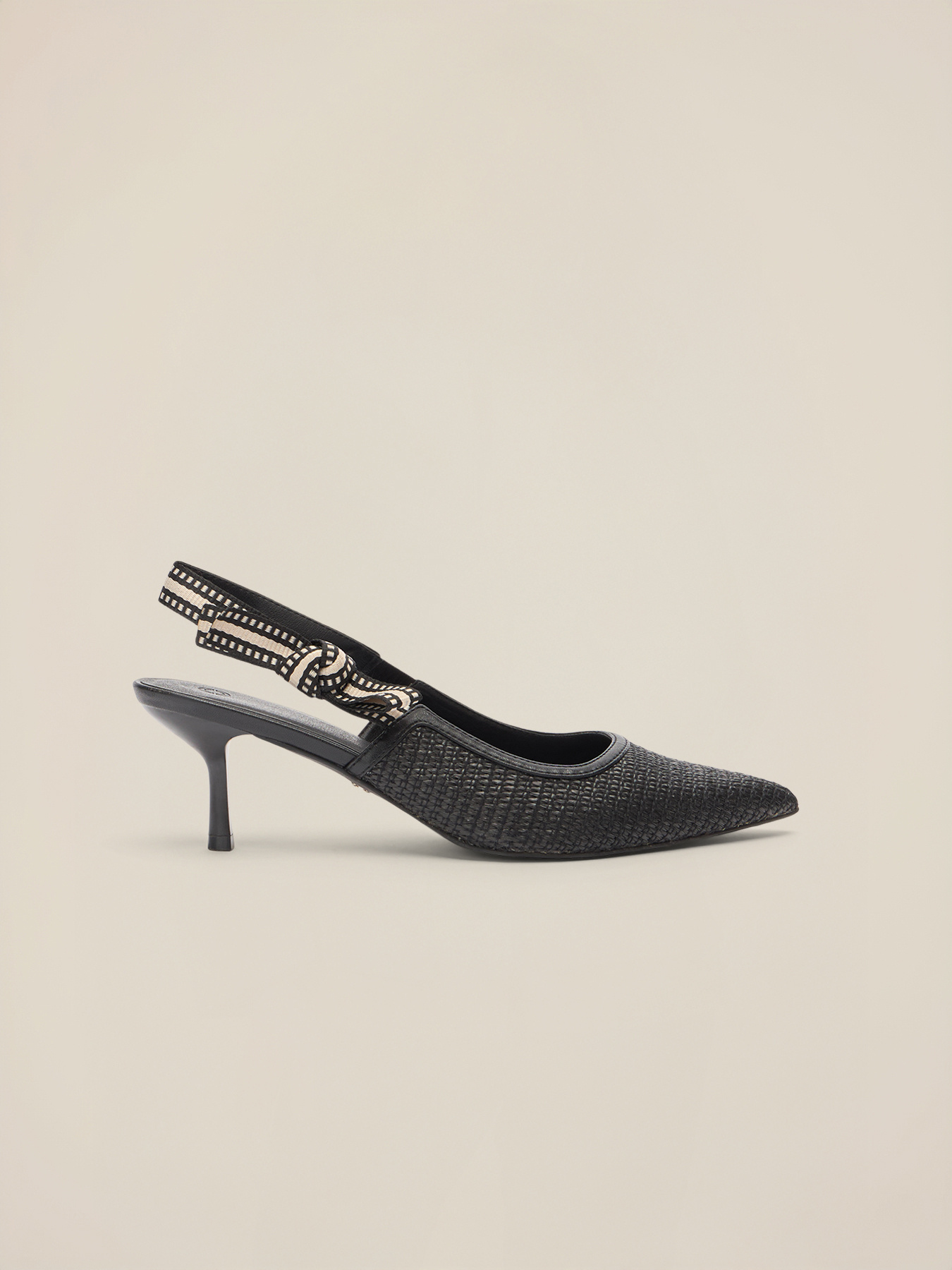 Decollet&eacute; slingback intrecciate image number 2