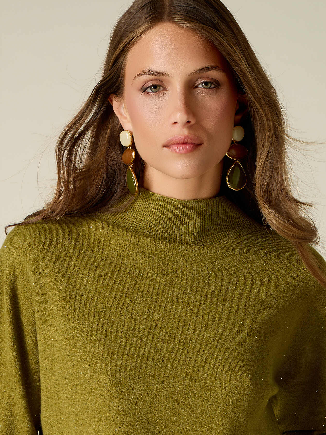Rollkragenpullover mit Mini-Pailletten image number 2