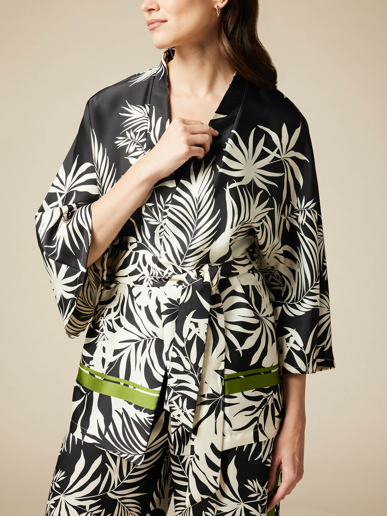 Kimono &agrave; motif de feuillage image number 2