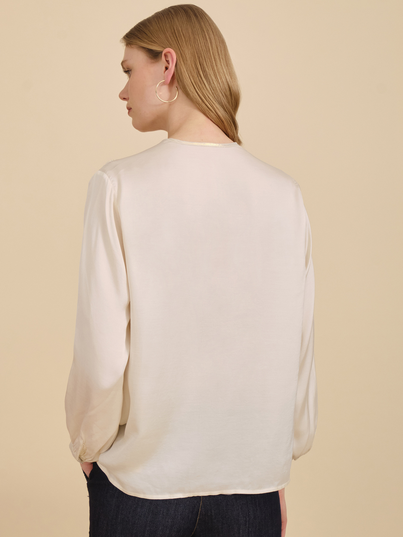 Blouse with shiny profiles image number 1