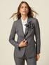 Blazer &agrave; carreaux avec broche image number 1