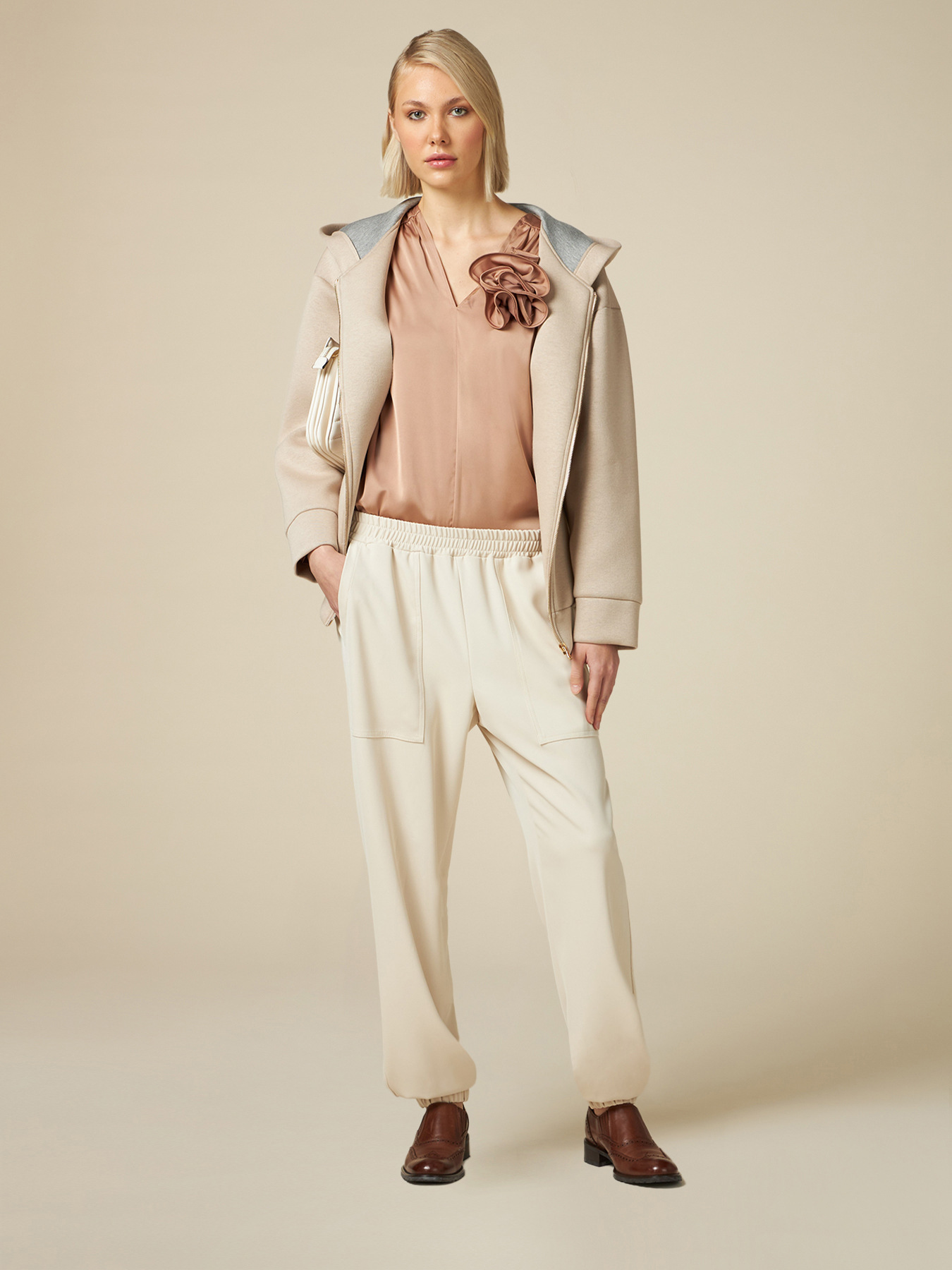 Joggers in tessuto fluido image number 0