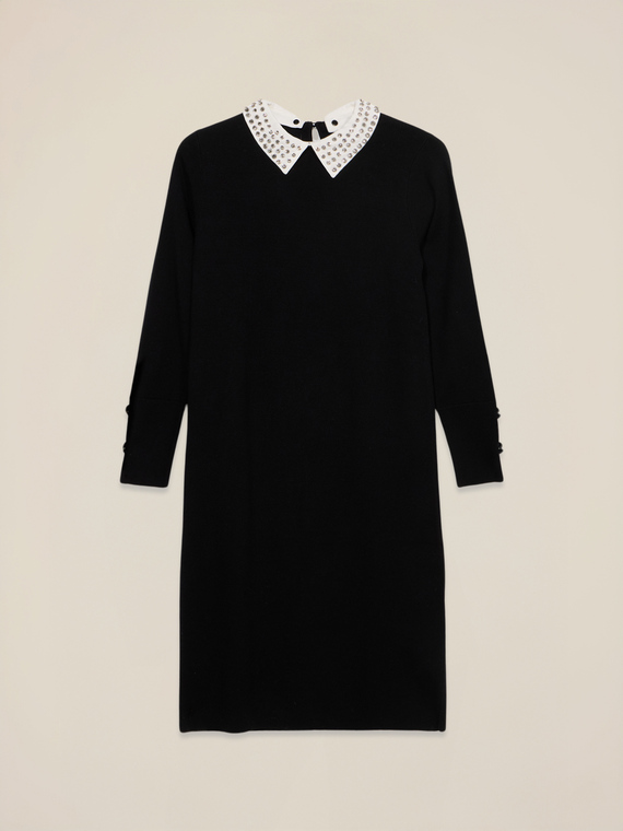 Kleid mit verziertem Kragen