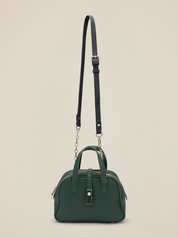 Bolso con detalle met&aacute;lico