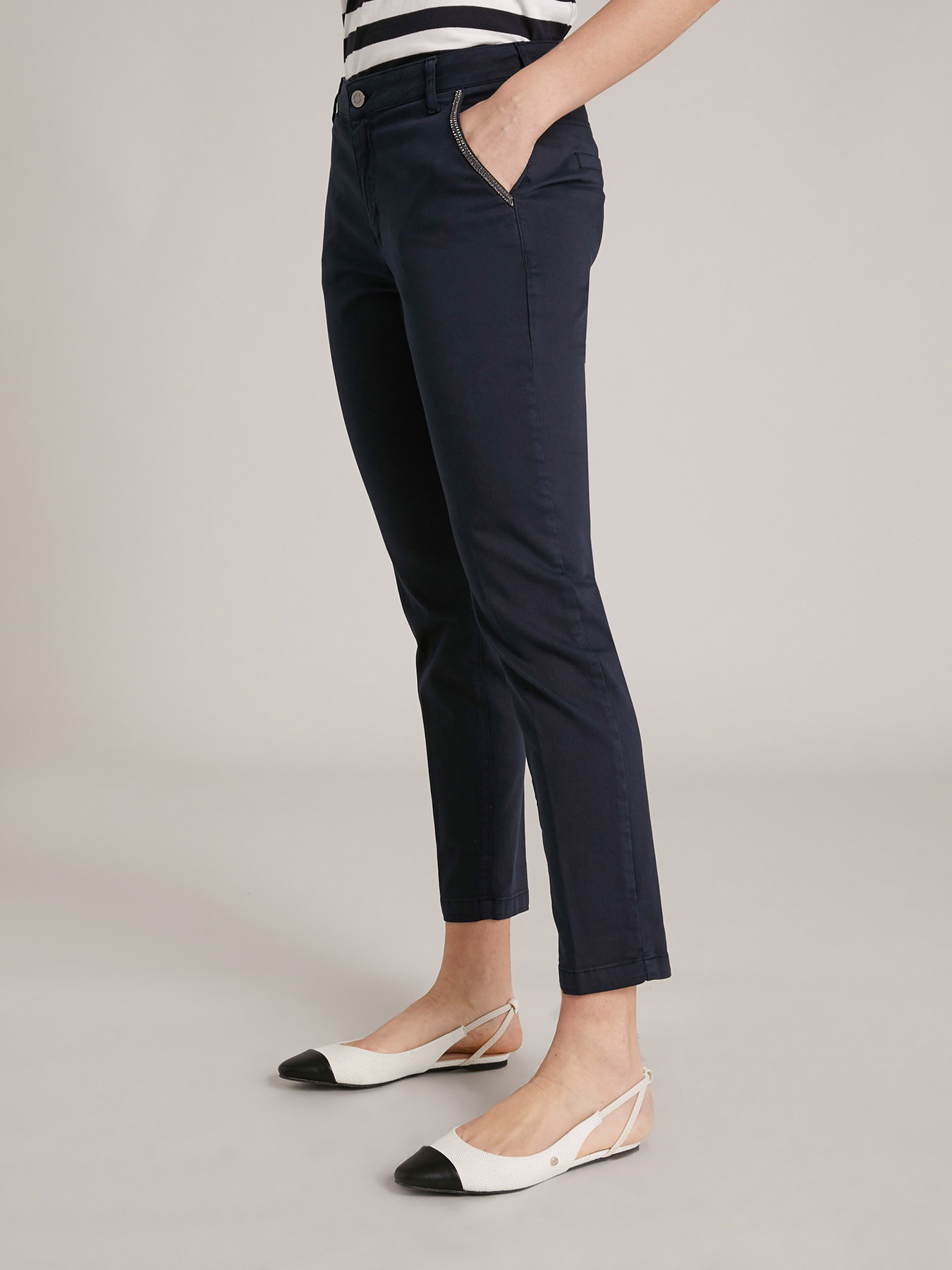 Pantalones chinos Madrid con cinta en bisuter&iacute;a image number 0
