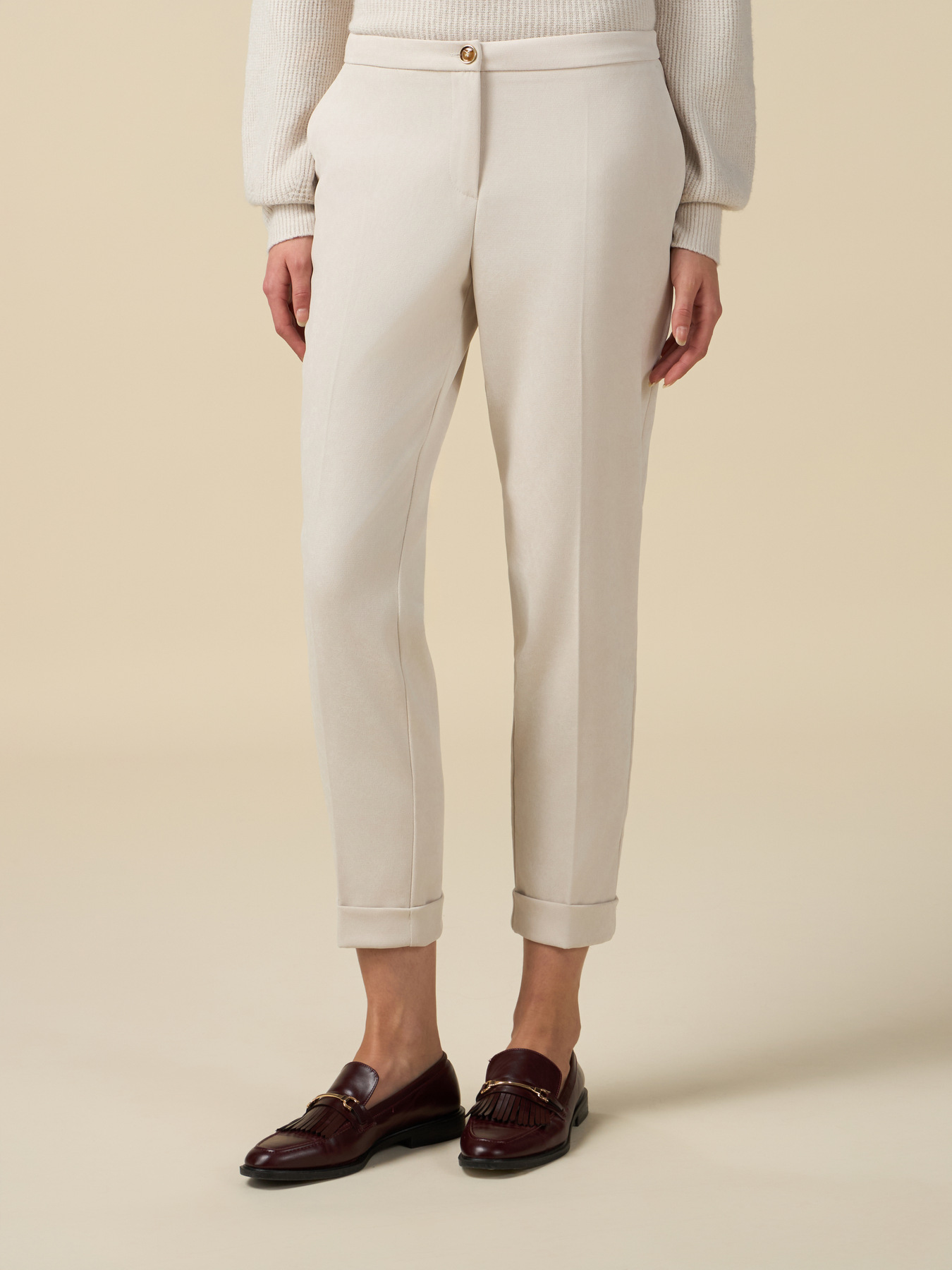 Pantalon droit en velours image number 3