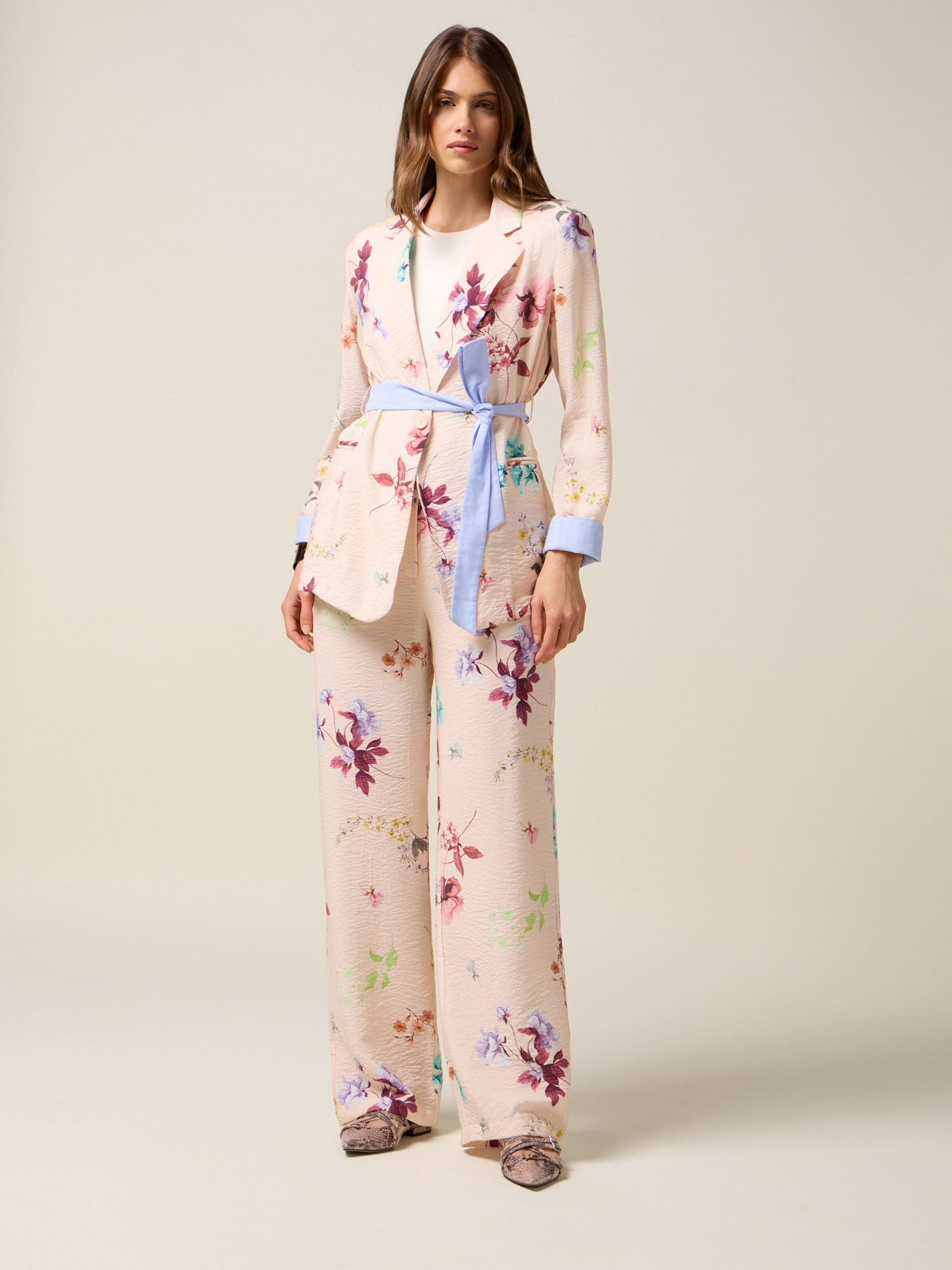 T-shirt with decorative buttons image number 3