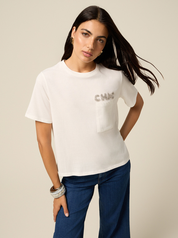 Tricou cu broderie bijuterie și buzunar