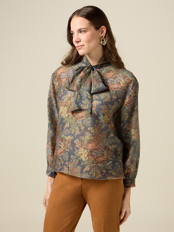 Gemusterte Bluse mit Schleife