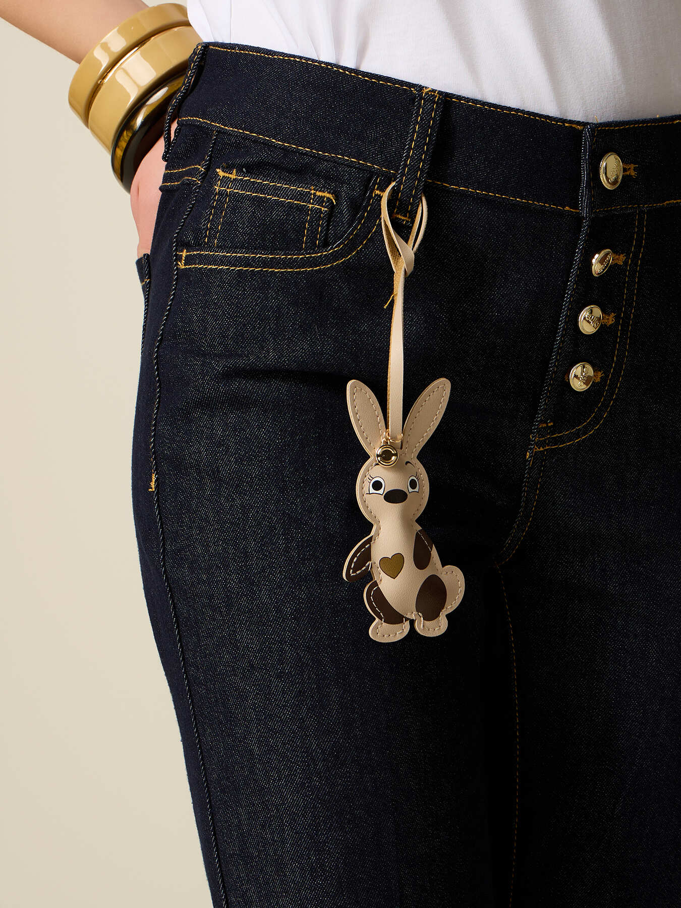 Bunny-shaped charm image number 0