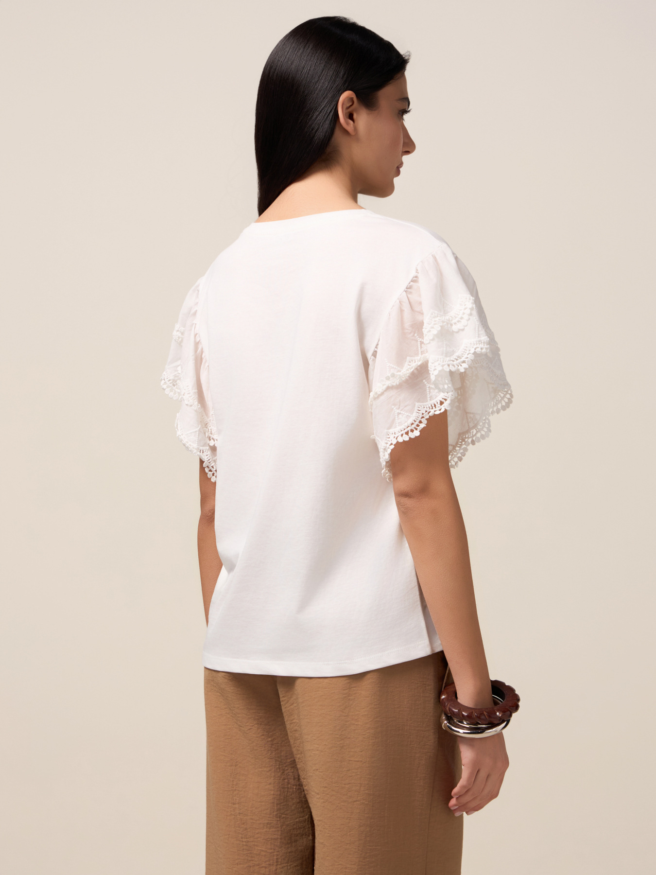 Camiseta con mangas festoneadas image number 1