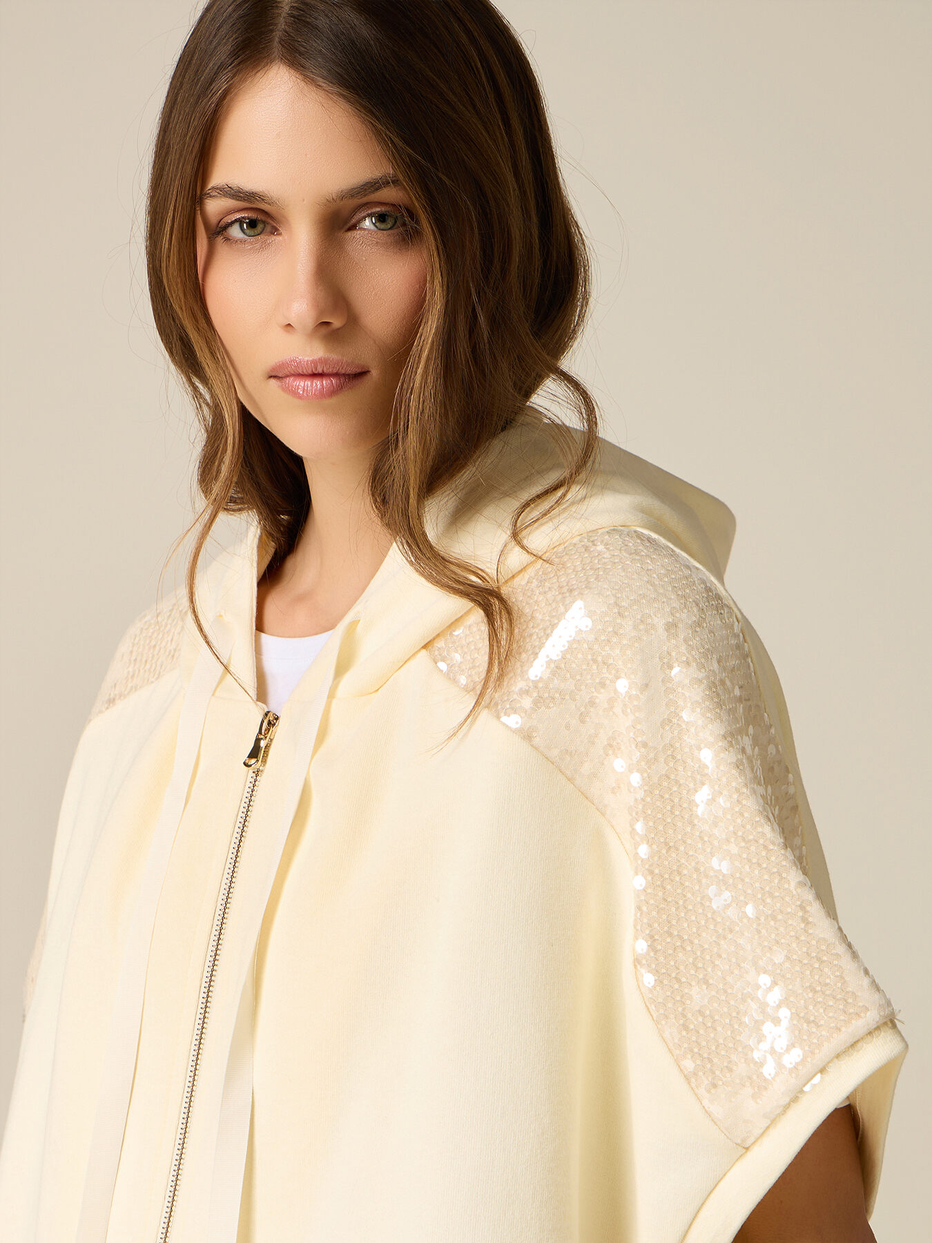 Short sleeve sweatshirt with sequins image number 2