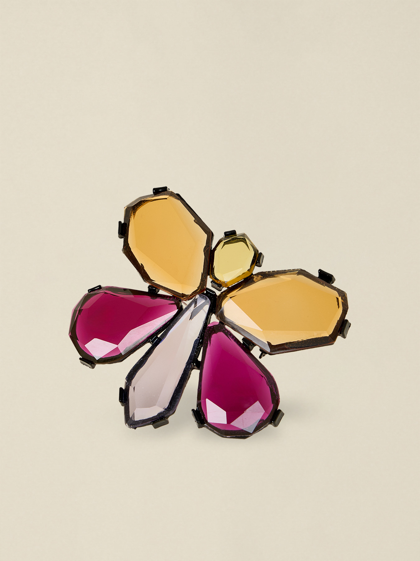 Set of two brooches image number 1