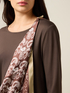 Robe &eacute;vas&eacute;e avec d&eacute;tail foulard image number 2