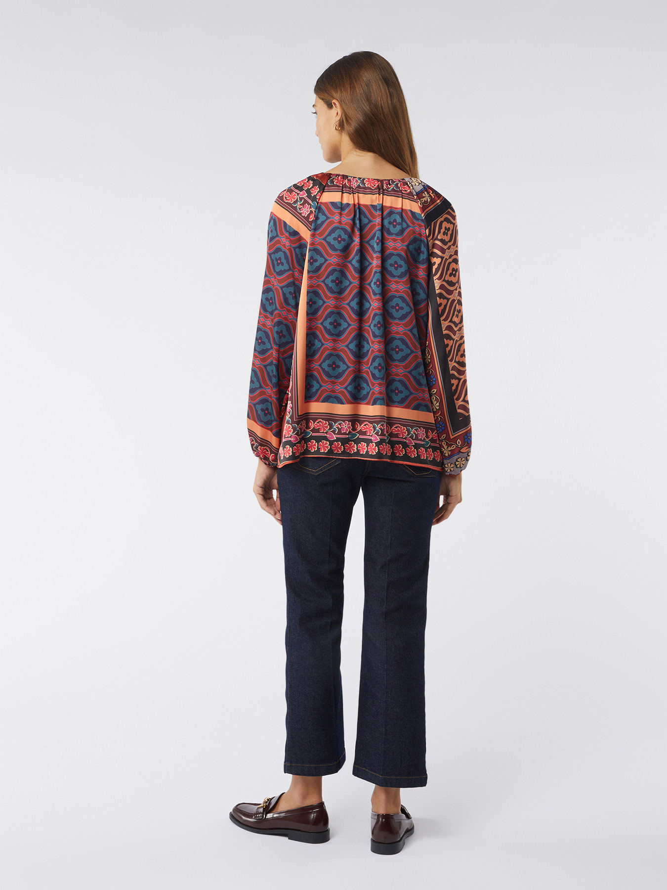 Scarf print blouse with chain image number 1