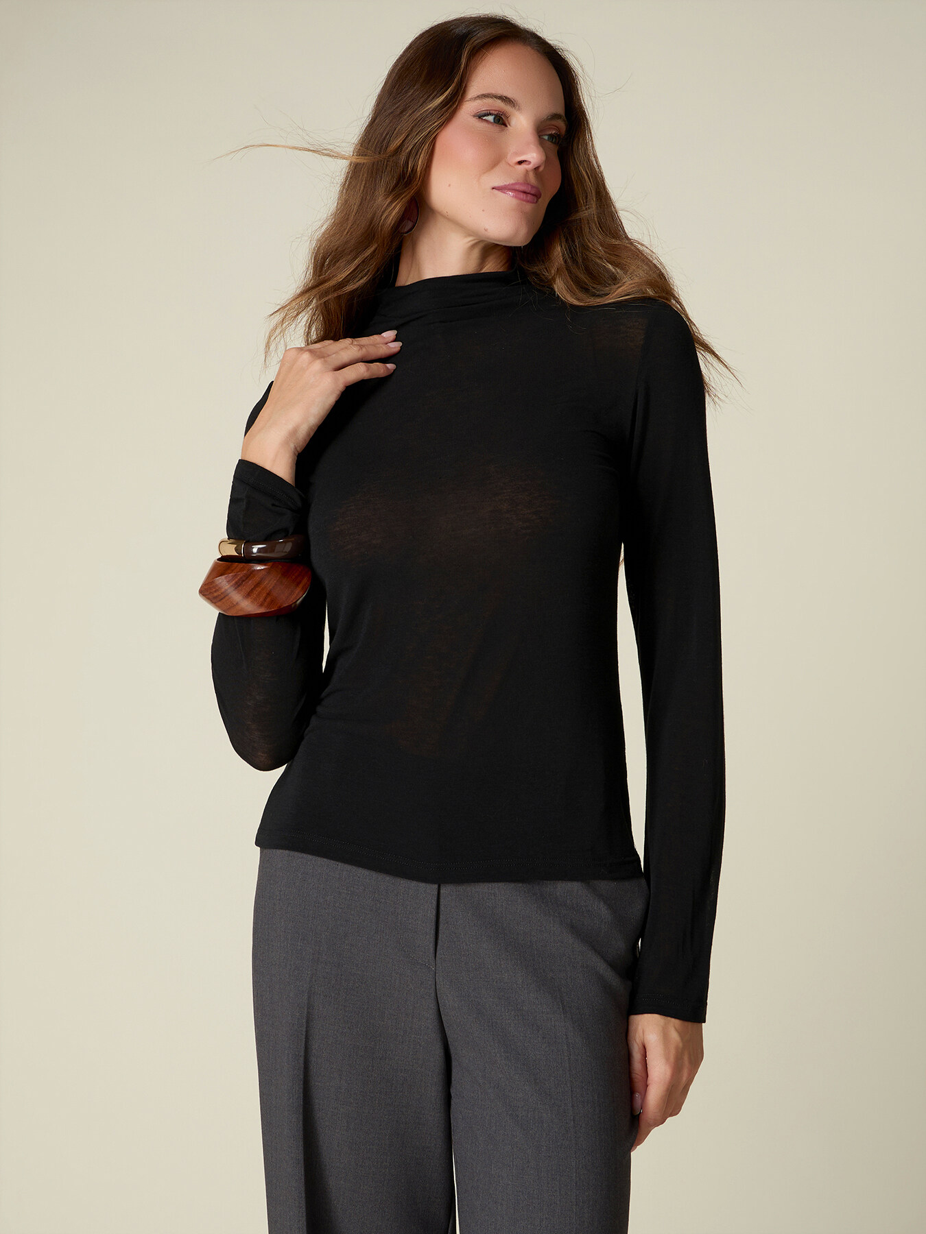 Crew-neck sweater in cashmere blend image number 0