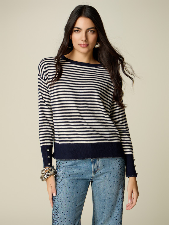 Gestreifter Pullover aus Cashmere-Mix mit Juwelenkn&ouml;pfen