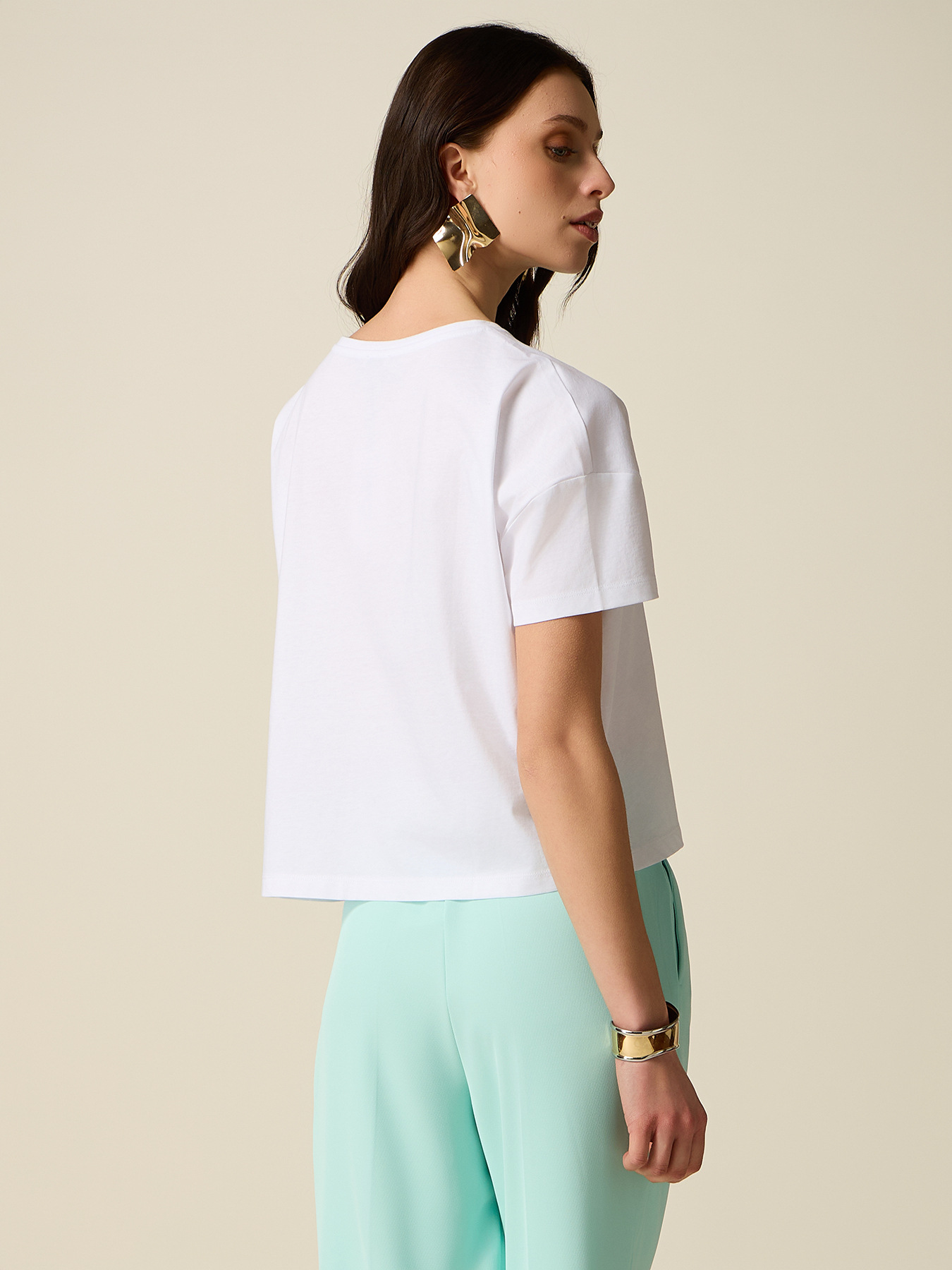 T-shirt with floral appliqu&eacute;s image number 1