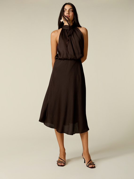 Robe midi dos nu en satin